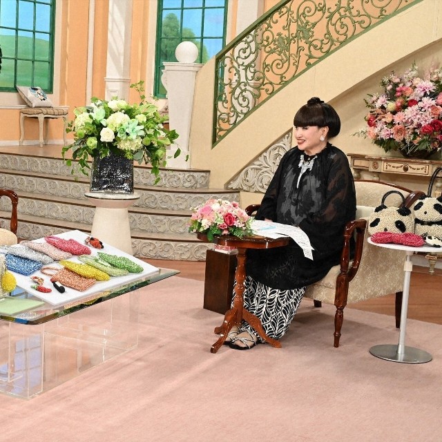 「徹子の部屋」   黒柳徹子(右)、萩野いづみさん＝テレビ朝日提供