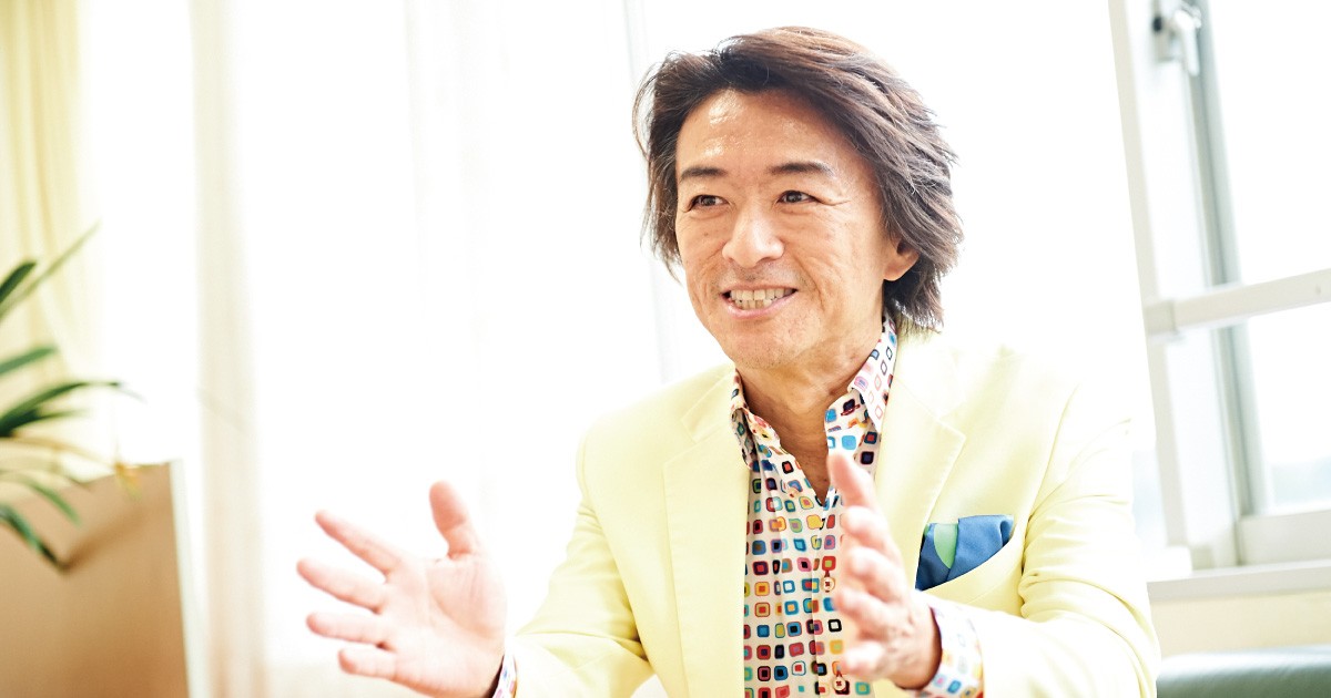 人気DJが80歳のお年寄りとフィーバー「幸せです」の理由を聞いた