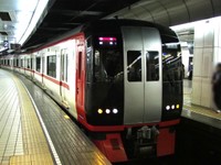 名鉄名古屋駅に進入した特急岐阜行き