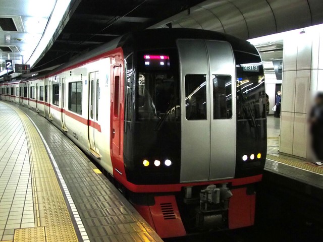 名鉄名古屋駅に進入した特急岐阜行き