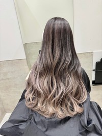 自然な仕上がりのバレイヤージュが完成／Yusukeさん（@yusuke_kat0）提供