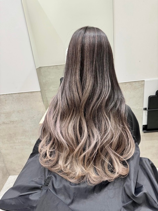 自然な仕上がりのバレイヤージュが完成／Yusukeさん（@yusuke_kat0）提供