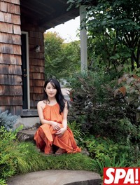 「週刊SPA!」（扶桑社）2025年8月26日発売号に登場した天木じゅん＝撮影：佐藤裕之、ヘアメイク：花房みなみ、スタイリング：田中陽子