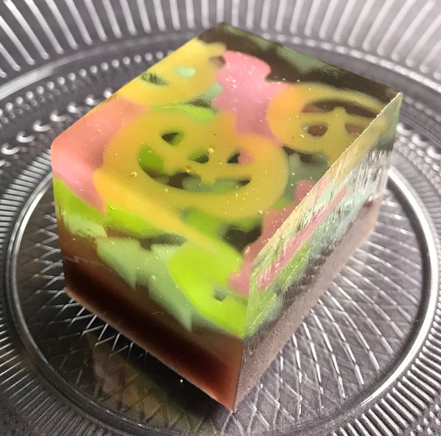 和菓子でハロウィン！　老舗和菓子店の季節限定商品【SNS映えを追う】