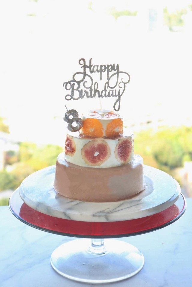 子どもの誕生日に作った牛乳寒天の3段ケーキ／Shieさん（@shie.labo）提供