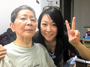 堀香織さん「父の恋人、母の喉仏」 両親の離婚・不倫・死別…自伝的エッセーにつづった家族史