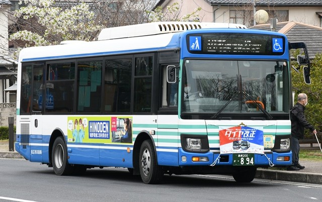松江市内のバス停に停車した松江市営バス（資料）