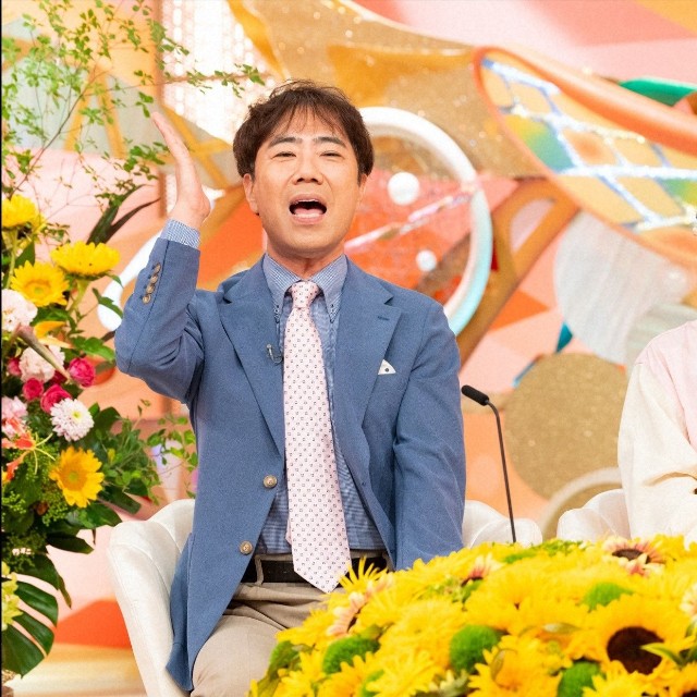 MCの藤井隆と井上咲楽＝「新婚さんいらっしゃい！」ⓒABCテレビ
