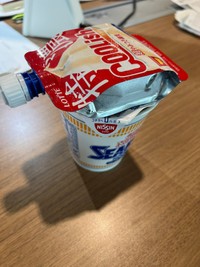 カップヌードルのフタにまさかのアイス！？（提供：なっつ。さん）