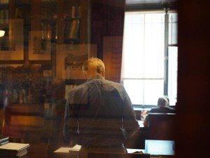 大学教員と不倫。私は恩師の「お気に入り」だったが無視されるように