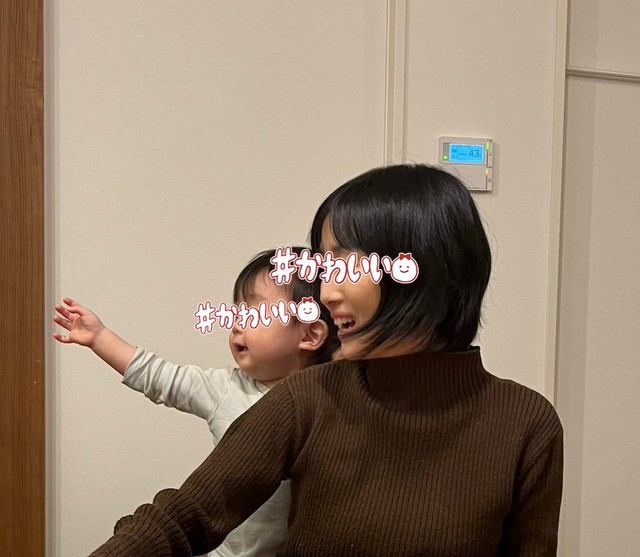 もみじさんの妹さんが撮影した、息子さんともみじさんが遊んでる時のふとした瞬間を捉えた、もみじさんお気に入りの写真（画像提供：もみじさん @akkaagnue）