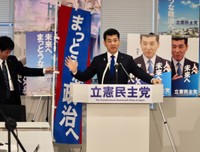 「まっとうな政治へ」キャンペーン街頭演説会をこの日から始める立憲民主党の泉健太代表＝国会内