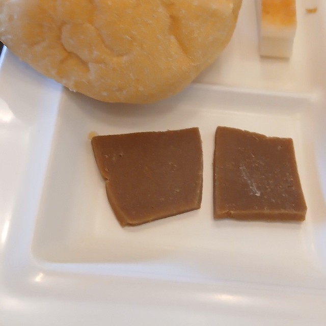 こちらが朝食バイキングで提供された蘇（鎧田さん提供）