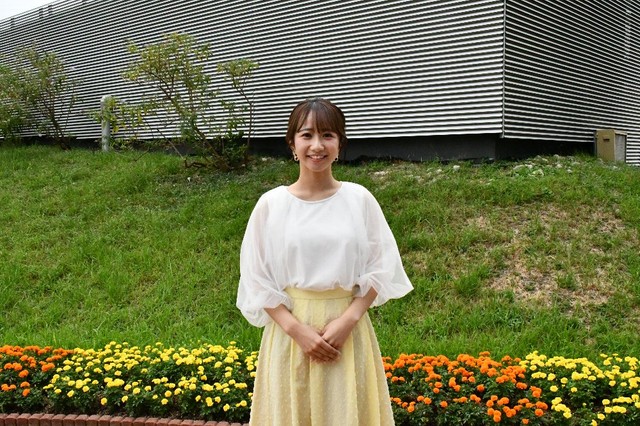 ABCテレビ「news おかえり」の新お天気リポーターに就任した堀部真子さんⓒABCテレビ