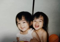 幼少期の姉妹／／長嶺姉妹さん（@sakahika）提供