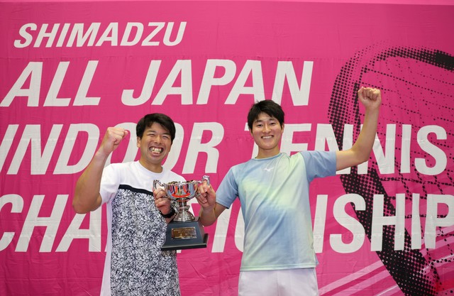 全日本室内テニス選手権・男子ダブルス　井戸垣一志選手（総社市出身）のペアが優勝