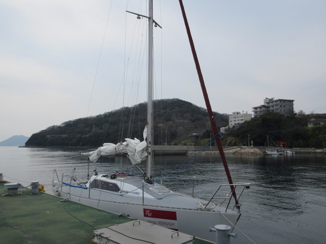 小型ヨットが座礁　衝撃でサングラスが割れ男性がまぶた負傷　香川・小豆島沖