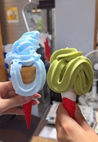 抹茶味とラムネ味、どちらも世界にひとつだけの形／たべ めぐみさん（@tabe_megumi）提供