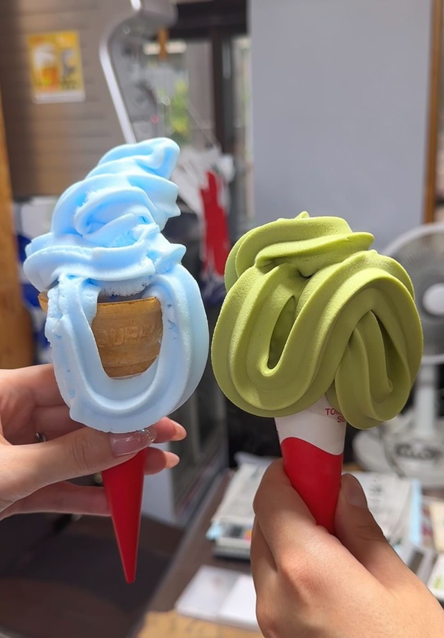 抹茶味とラムネ味、どちらも世界にひとつだけの形／たべ めぐみさん（@tabe_megumi）提供