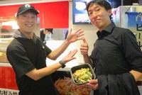 「金の国産豚玉」オーダー第1号の客さん