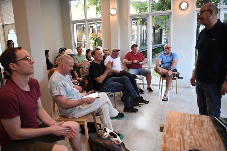 コリビング施設で開かれた「効果的なAIエージェントの構築」のワークショップは満席だった。自律的に作業できる「AIエージェント」の活用はデジタルノマドにとっても最大の関心事の一つ