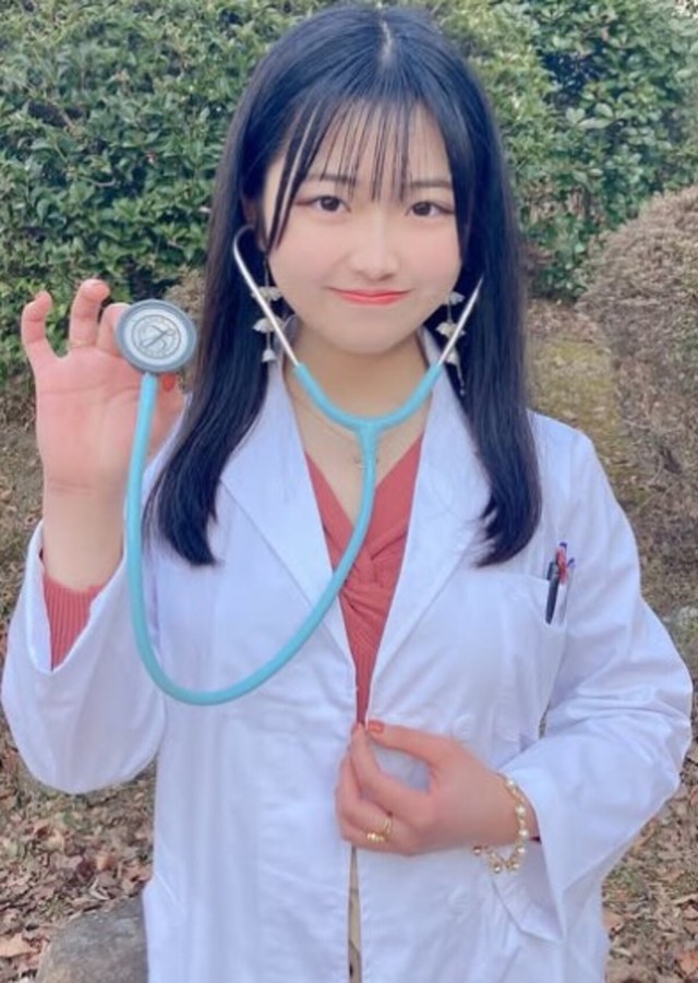 医学部での勉強と芸能活動を両立している／一条美輝さん（@miki_ichizyo）提供