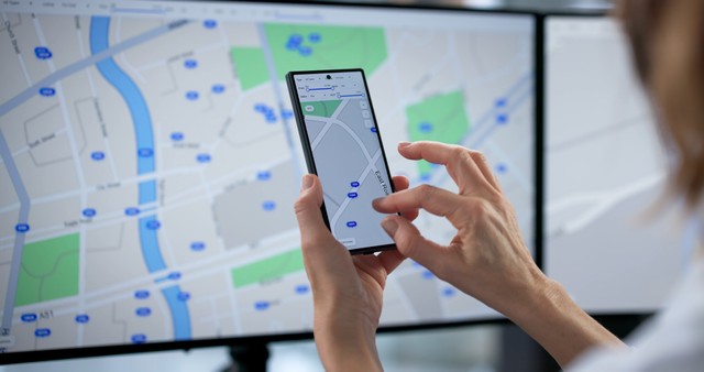 スマホ紛失防止のために位置情報を共有　※この画像はイメージです（Andrey Popov/stock.adobe.com）