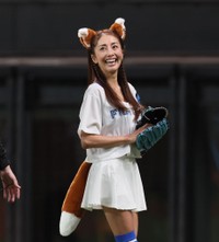 始球式を行った熊切あさ美