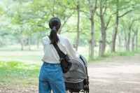 抱っこ紐とベビーカー、移動手段は家庭によってさまざま ※画像はイメージです（AOPI/stock.adobe.com）