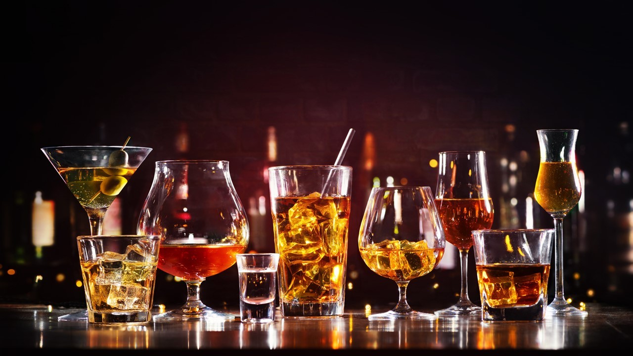 70年以上続くミナミのキャバレーと織田信長、比較すれば経営者のあるべき姿が見える：朝日新聞GLOBE＋