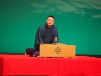 「第17回社会人落語日本一決定戦」決勝で落語を披露する大阪亭都灯さん