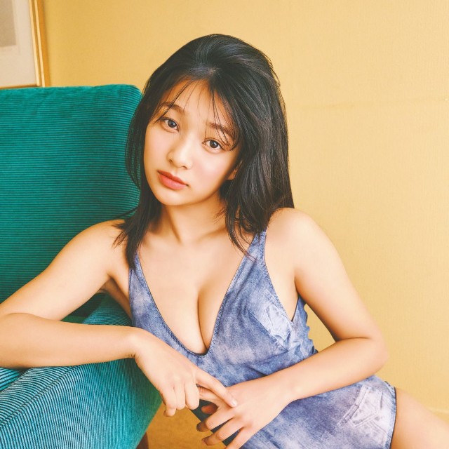 「FLASH」（26年4月7日発売号）に登場した虹咲カリナⓒ光文社／週刊FLASH（写真・千葉タイチ）