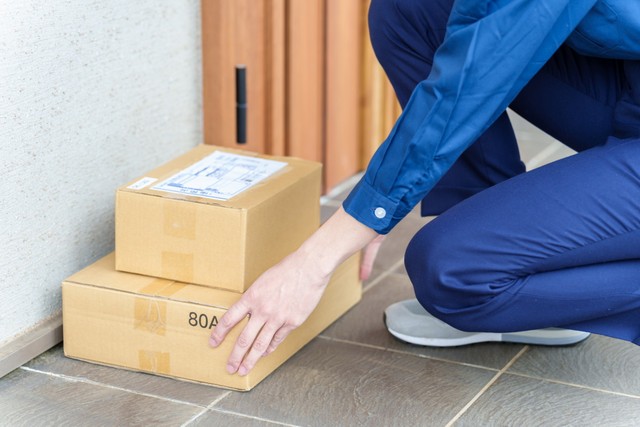 置き配の実態と課題とは？　※画像はイメージです（taka/stock.adobe.com）