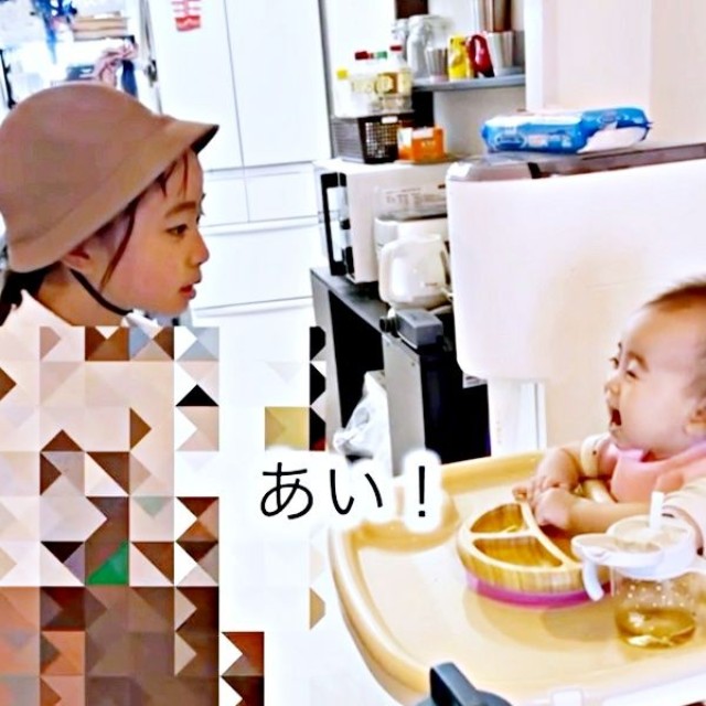 「オッケー？」とお姉ちゃんに言われると、妹が「あい！」とお返事（画像提供：はげちゃびん一族の日常さん）