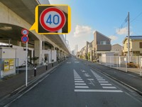 法定速度は30km/hだが、道路標識等により最高速度が40km/hと指定されている道路の例／警察庁のHPより