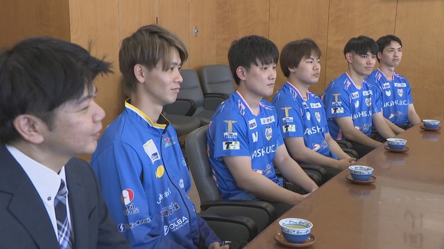 岡山リベッツ開幕へ　張本選手・松島選手らが岡山市長を訪問　優勝に向け意気込み