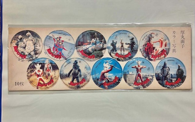 ウルトラマンタロウの丸メンコ／佃裕之さん（@cali4nia_express）提供