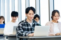 大学ではパソコン必携の授業が増えている　※画像はイメージです（wheeljack@stock.adobe.com）