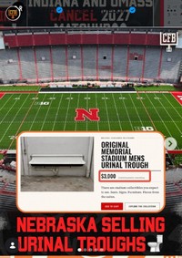売り出されたネブラスカ大「メモリアル・スタジアム」のトイレの部品＝米サイトCFBのインスタグラム＠br_cfbより
