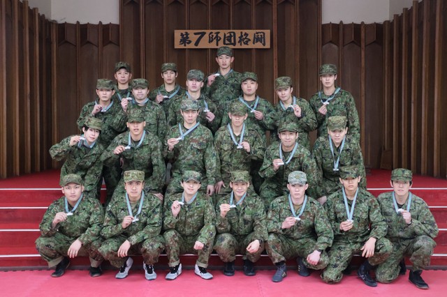 見事、指導官バッチをつかみ取りました／陸上自衛隊第７師団　公式Xより