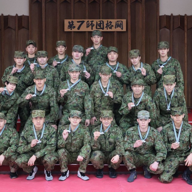 見事、指導官バッチをつかみ取りました／陸上自衛隊第７師団　公式Xより