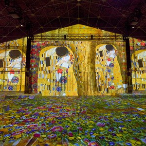 トヨタがアートを発信する起点。横浜のウォーターフロントで帝政期のウィーンにタイムスリップ