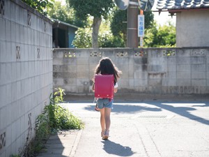 子どもを性犯罪から守る「日本版DBS」とはどんな制度？概要や課題を分かりやすく解説