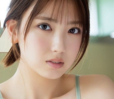 『BOMB』8月号に登場する沢口愛華