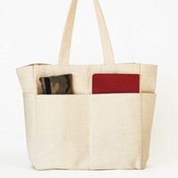 縦長の背面ポケットが2つもあります（宝島社提供）