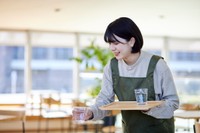 学生の約7割がアルバイト就業時の「服装・身だしなみの自由に賛成」　※画像はイメージです（west_photo/stock.adobe.com）