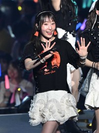 会場に手を振るJuice=Juiceの段原瑠々=ぴあアリーナMM