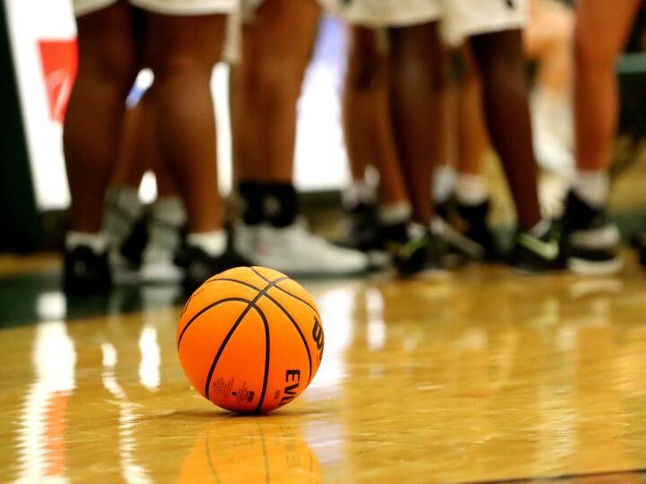 バスケやってるから髪を切ったのでは まるで工場で生産したようなフィギュアになる かがみよかがみ