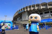 カマタマ10000人祭り！さぬぴー（カマタマーレ讃岐提供）