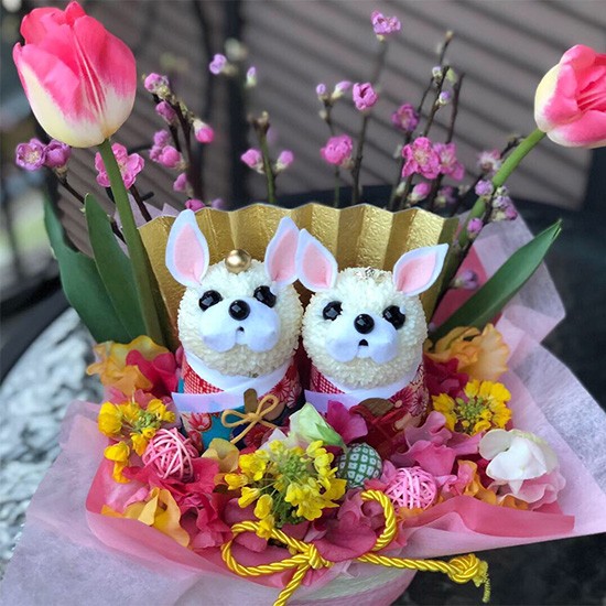 お花屋さんが特別オーダーで作ってくれたキナコとダイズの雛人形は、EMIKAさん一家の宝物。